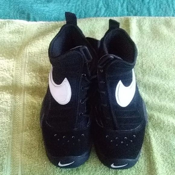 Black and white kids nike shoes - Picture 2 of 3